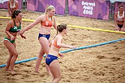 Deutsch: Beachhandball bei den Olympischen Jugendspielen 2018; Tag 6, 12. Oktober 2018; Mädchen, Hauptrundenspiel – Ungarn-Niederlande 2:1 English: Beach handball at the 2018 Summer Youth Olympics at 12 October 2018 – Girls Main Round – Hungary-Netherlands 2:1