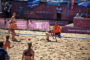 Deutsch: Beachhandball bei den Olympischen Jugendspielen 2018; Tag 3, 10. Oktober 2018; Mädchen, Vorrunde, Gruppe B - Niederlande-Argentinien 2:0 English: Beach handball at the 2018 Summer Youth Olympics at 10 October 2018 – Girls Preliminary Round Group B‎ – Netherlands-Argentina 2:0