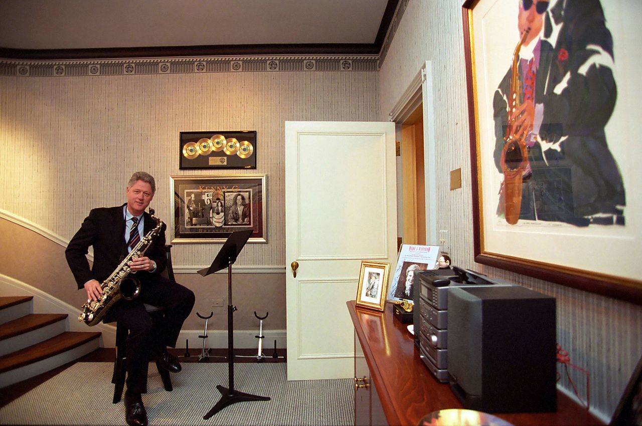 File:Bill Clinton in the White House Music Room.jpg - Wikimedia Commons