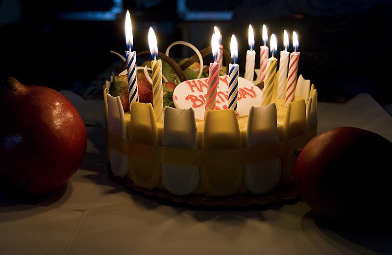 Kue ulang tahun - Wikipedia bahasa Indonesia, ensiklopedia bebas