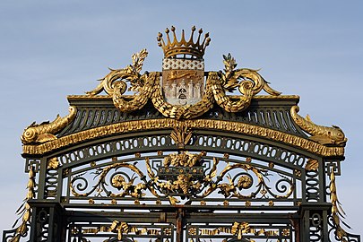 Armoiries de Bordeaux, sur le portail d'entrée du jardin.