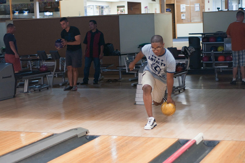 File:Bowlers battle to win "Splits and Gutters" 130620-M-RT812-027.jpg