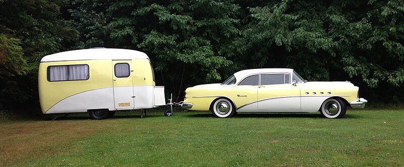 File:Buick Roadmaster Riviera with travel trailer at Vestbirk Camping, Denmark by Slaunger 2013-07-27.jpg