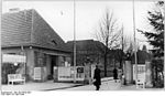 Bundesarchiv Bild 183-54783-0001, Berlin, Städtisches Krankenhaus, Eingang.jpg