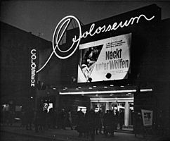 Bundesarchiv Bild 183-B0411-0009-003, Berlin, Kino Colosseum, Nacht.jpg