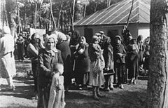Dans l'un des camps de concentration juifs de Bessarabie. (septembre 1941)