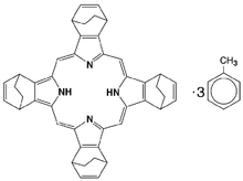 Chemical structure of (1,4:8,11:15,18:22,25-tetraethano-29H,31H-tetrabenzo[b,g,l,q]porphyrin (CP). CPmolecule.PNG