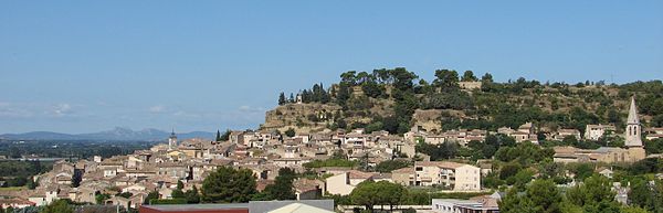 Fotografia recortada de Cadenet vista do leste.