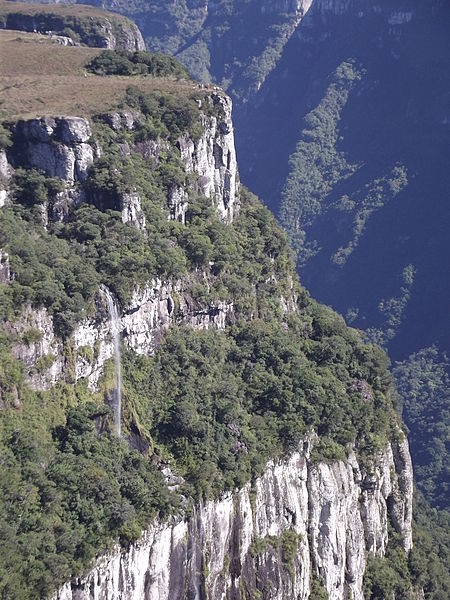 File:Cascata do Rio Leão no Cânion Fortaleza.JPG