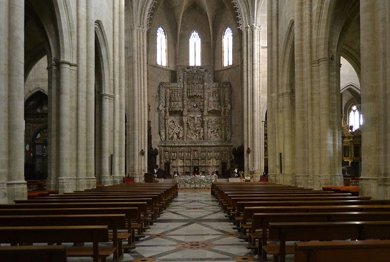 File:Catedral d'Osca, interior.JPG