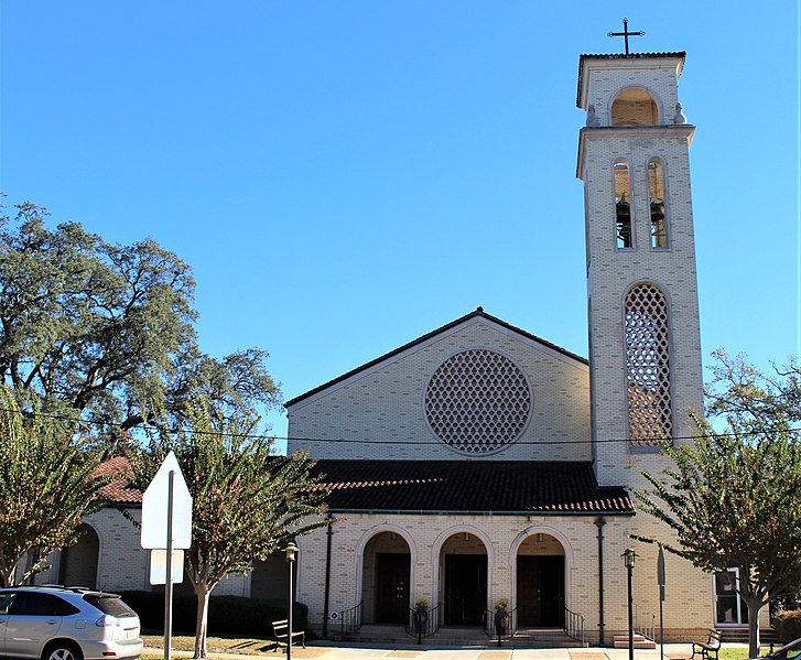 File:Cathedral of the Sacred Heart, Pensacola (cropped).jpg