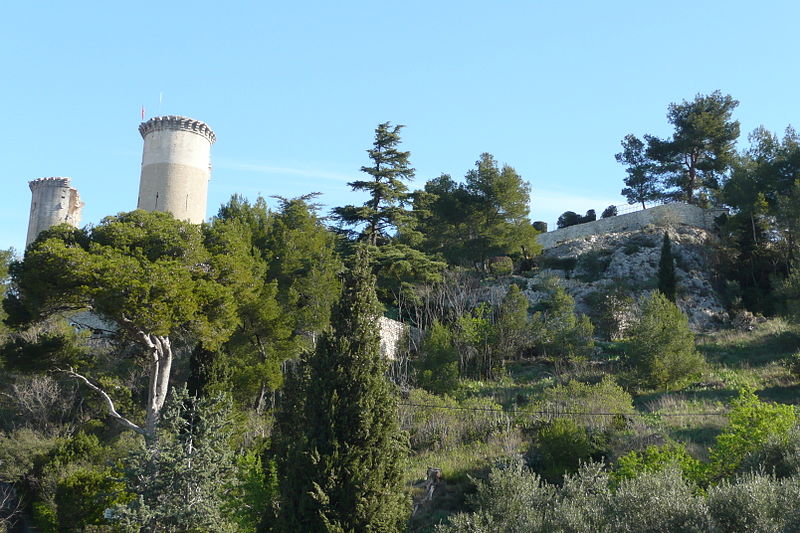 File:Château à Châteaurenard.JPG