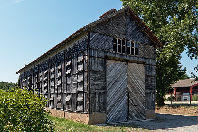 Français : Séchoir à tabac à Albi. English: Tobacco hut in Albi (Tarn, France).