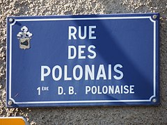 Rue des Polonais, en l'honneur de la 1re DB polonaise.