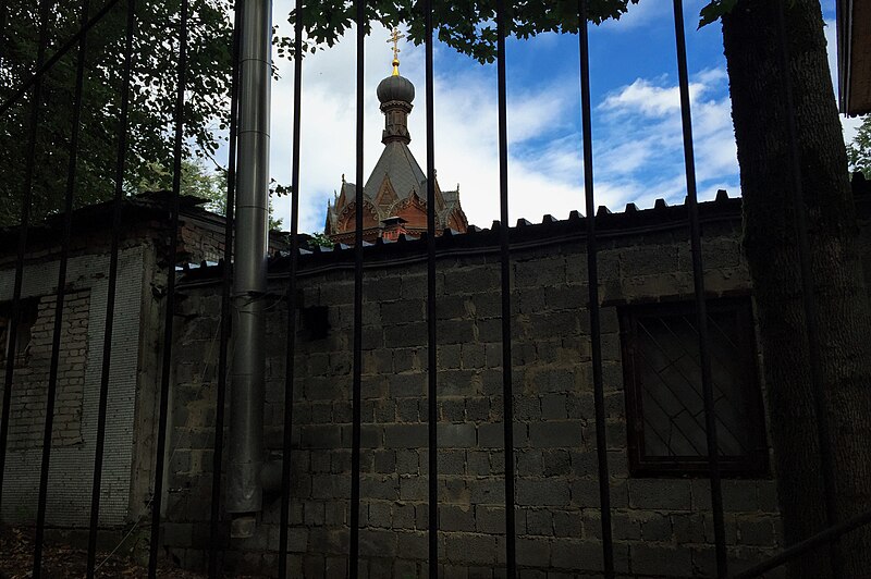 File:Church of Saint Tikhon of Zadonsk in Sokolniki (31295962460).jpg