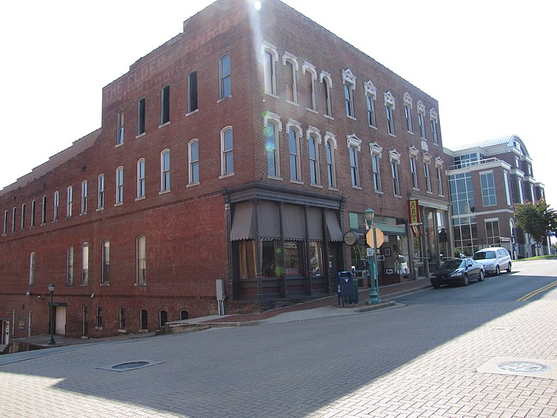 File:Clarksville Architectural District 2.JPG