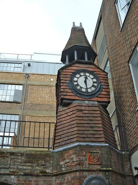 File:Clocktower of the Toynbee Centre, Spitalfields - geograph.org.uk - 307325.jpg