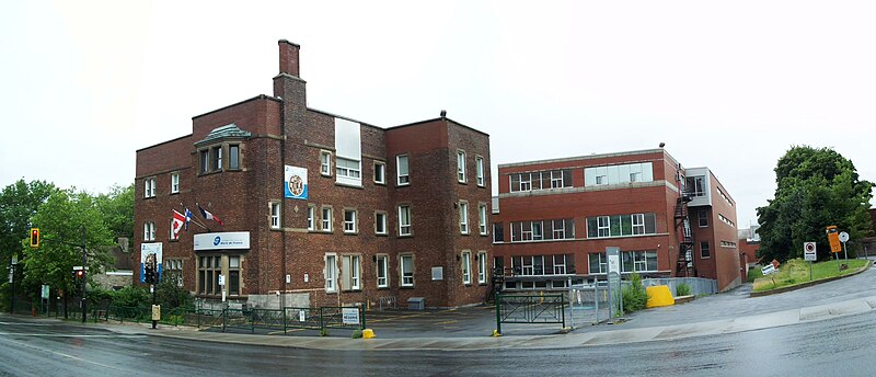 Collège uluslararası Marie de France, 4635, chemin Queen-Mary, Montreal