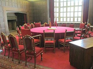 השולחן העגול של ועידת פוטסדאם בארמון צציליינהוף