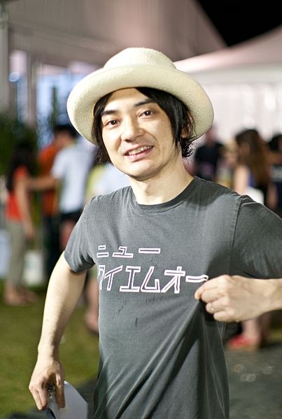 File:Cornelius with "New YMO" T-Shirt - WORLD HAPPINESS 2009 (2009-08-09 20.27.33 by Joi Ito).jpg