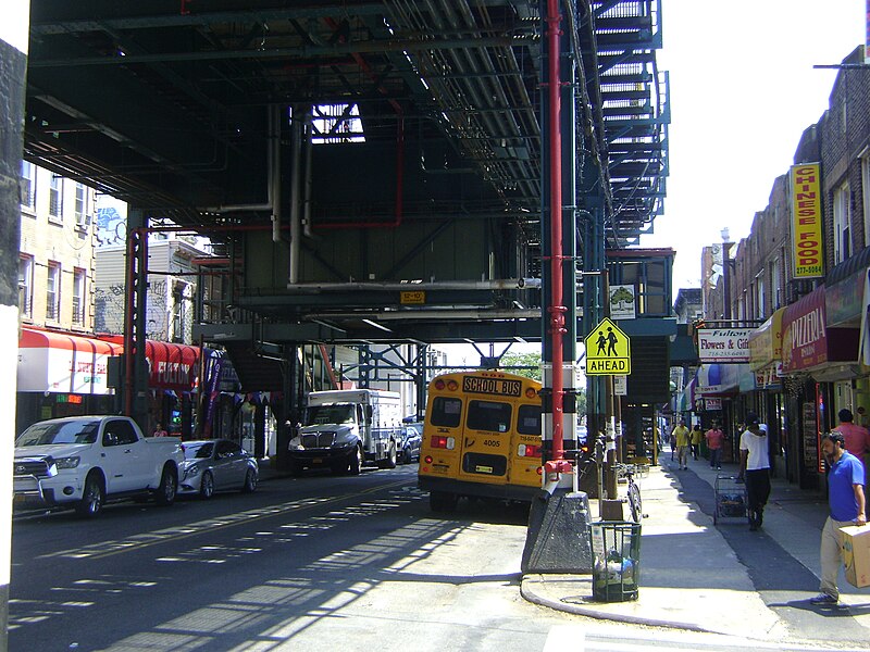 File:Crescent Street station 18.jpg