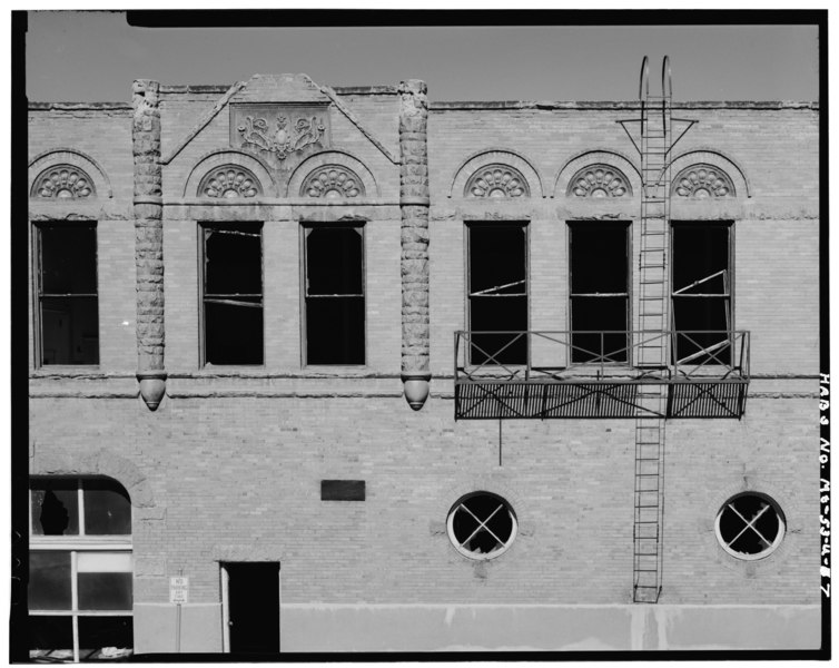 File:DETAIL OF WINDOW ORNAMENTATION, EAST SIDE, SECOND STORY - Anaconda Historic District, Ancient Order of Hibernians Hall, 321-323 East Commercial Street, Anaconda, Deer Lodge HABS MONT,12-ANAC,1-U-;-7.tif