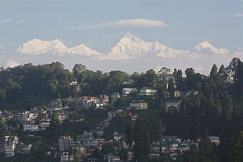 File:Darjeeling with the Himalayas and the Kangchenjunga in the backdrop.jpg