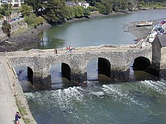 Pont de style médiéval, reliant Auray au port de Saint-Goustan.