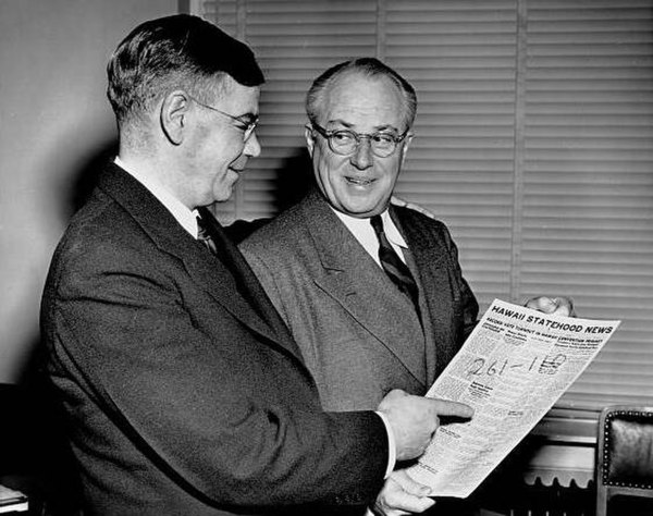 Bartlett with Hawaii Delegate Joe Farrington in 1950.