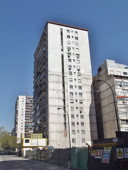 File:Edificio Castellana 181, Madrid.JPG