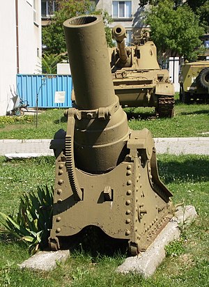 Delapan duim mortar (dipotong).JPG