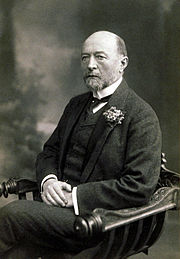 Emil von Behring, (1854–1917), bir difteri antitoksin keşfiyle tanınır. Yaygın olarak "çocukların kurtarıcısı" olarak biliniyordu.