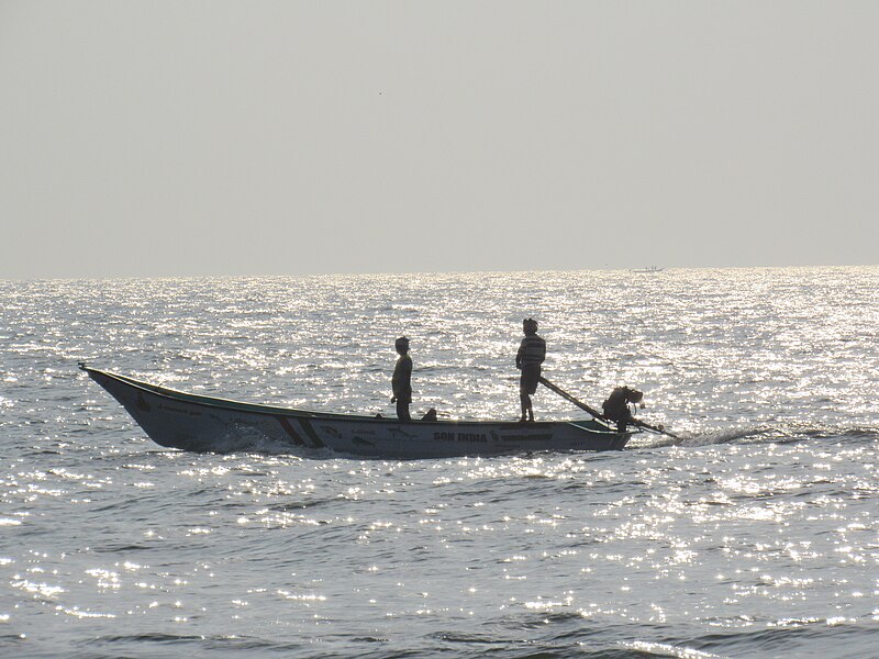 File:Fishermen in sea.jpg