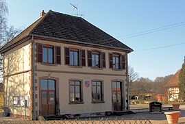 Town hall and World War I memorial