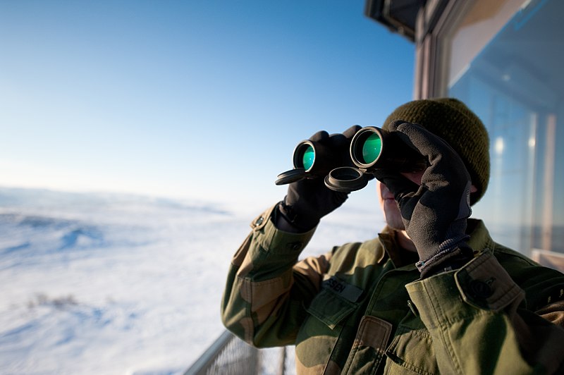 File:Garnisonen i Sør-Varanger binoculars.jpg