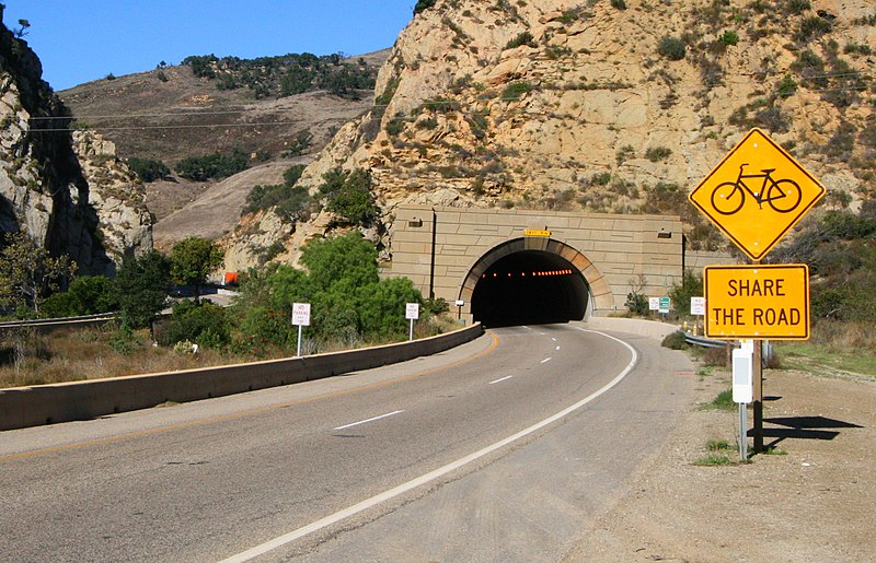 File:Gaviota-tunnel.jpg