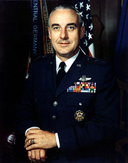 General John W. Pauly 28. Januar 1982. JPEG