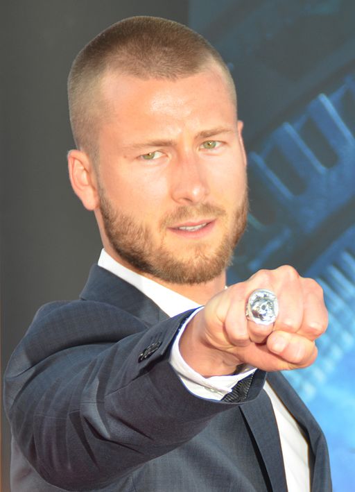 Glen Powell (cropped)