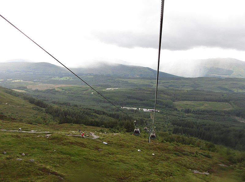 File:Gondolas on Aonach Mor - geograph.org.uk - 3070151.jpg