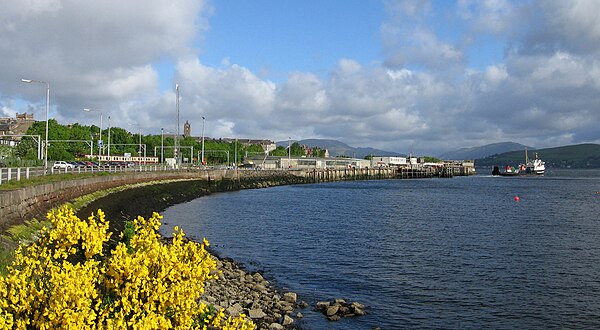 Class 314 train leaving the pierhead as a ferry sets off for Dunoon