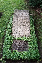 English: Grave and tombstone of Richard Zsigmondy at the historic city cemetery (Stadtfriedhof) in Göttingen, Germany. Deutsch: Grab von Richard Zsigmondy auf dem historischen Stadtfriedhof in Göttingen.