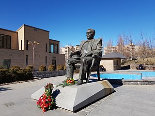 Hamazasp Babajanyan's Monument, Avan (4).jpg