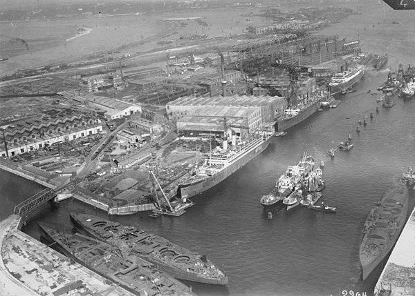 Unfinished battleship Salamis (far right) in Hamburg; the unfinished German Mackensen-class battlecruiser Prinz Eitel Friedrich and the battleship Wür