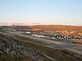 Hammerfest lufthavn ligger bare en halvtimes gange fra bysentrum.