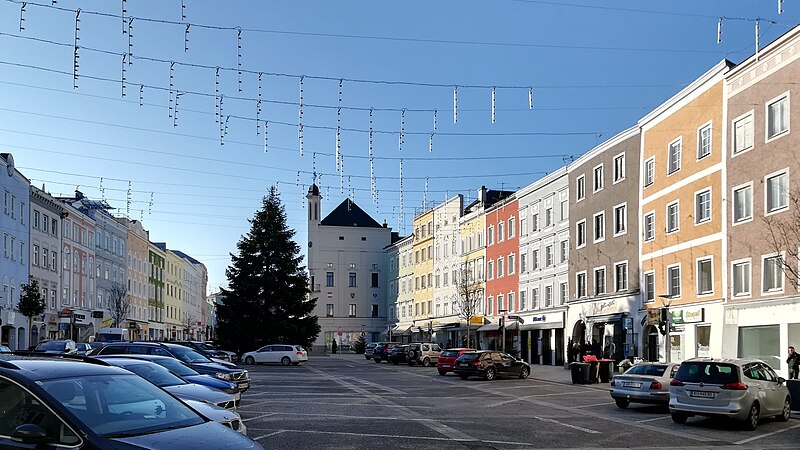 File:Hauptplatz Ried im Innkreis 03.jpg