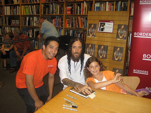 Brian Welch signing his autobiography Save Me From Myself (2007)