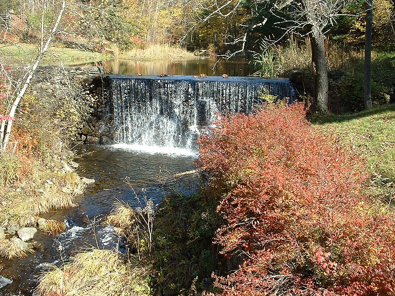 File:Heath-Dell Dam.JPG