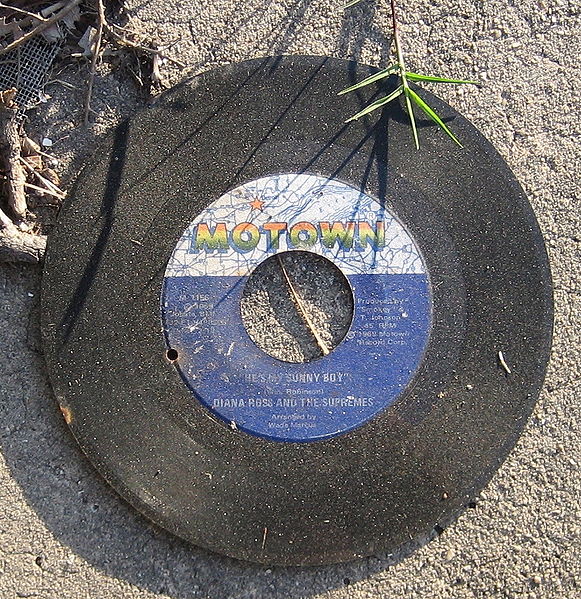 File:Hollygrove11Jan06Motown45DianaRoss.jpg