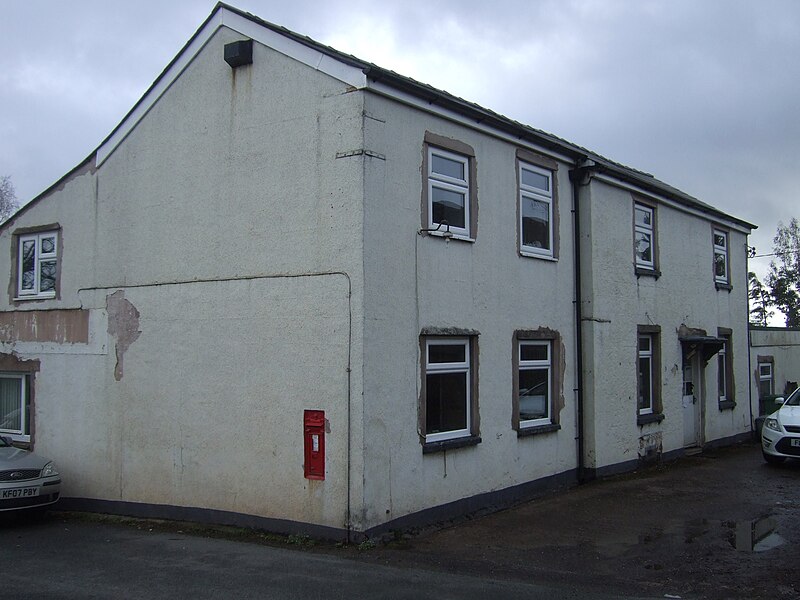 File:Houses, King's Thorn - geograph.org.uk - 6116839.jpg