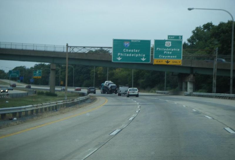 File:I-495 DE NB approaching US 13 Claymont.JPG